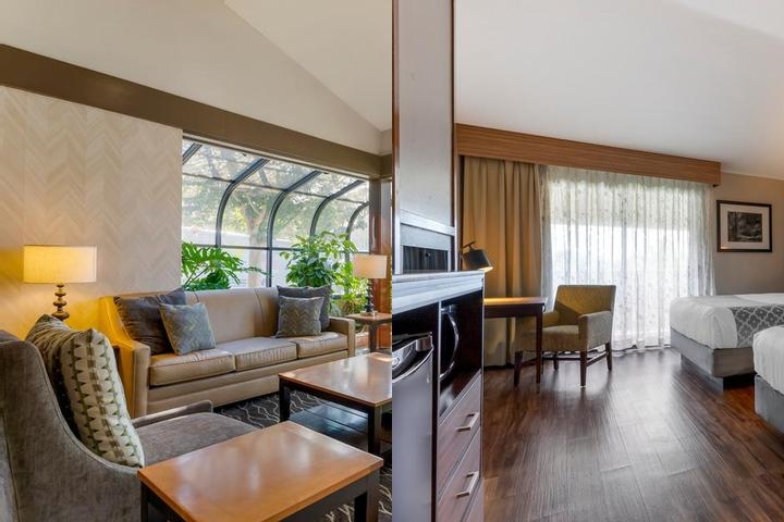 Best Western Plus Forest Park Inn photo collage