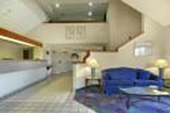 Days Inn by Wyndham Blue Springs photo collage