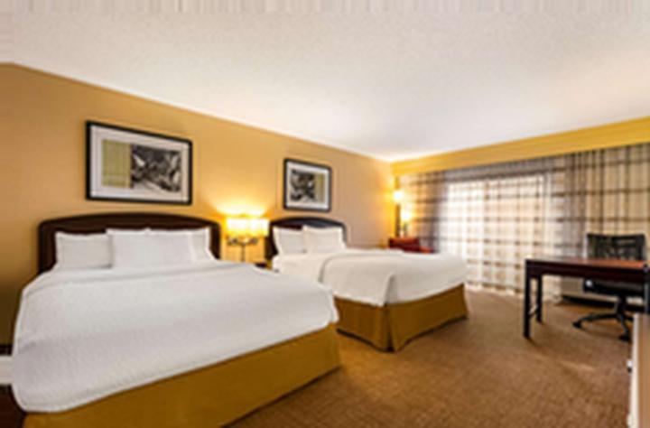 Sonesta Simply Suites Detroit Novi photo collage