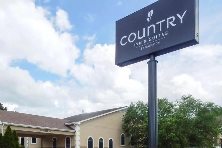 Country Inn & Suites photo collage