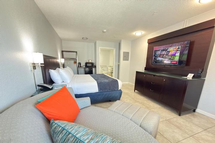 Lantern Inn & Suites photo collage