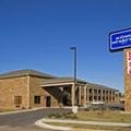 Exterior of Americas Best Value Inn Byhalia