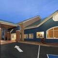 Exterior of Americinn by Wyndham Grinnell