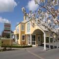 Exterior of Birchwood Manor Motel