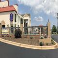 Exterior of Carolina Inn & Suites of Lake Norman