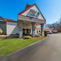 Exterior of Clarion Inn North Haven