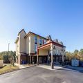 Exterior of Clarion Pointe