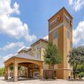 Photo of Comfort Inn & Suites Near Six Flags & Medical Center