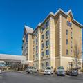Image of Comfort Inn & Suites near Six Flags
