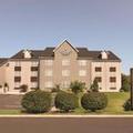 Exterior of Country Inn & Suites