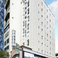Exterior of Dandy Hotel Daan Park Branch