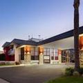 Exterior of Days Inn & Suites by Wyndham Anaheim at Disneyland Park
