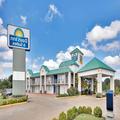 Photo of Days Inn & Suites by Wyndham Bentonville