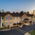 Exterior of Days Inn & Suites by Wyndham Cabot