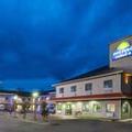 Exterior of Days Inn & Suites by Wyndham Madisonville