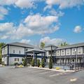 Image of Days Inn & Suites by Wyndham Niagara Falls / Buffalo