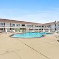 Image of Days Inn & Suites by Wyndham Roseville/Detroit Area