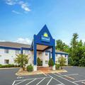 Exterior of Days Inn & Suites by Wyndham Siler City