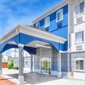 Exterior of Days Inn & Suites by Wyndham Sulphur Springs