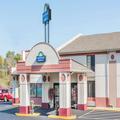 Image of Days Inn & Suites by Wyndham Youngstown / Girard Ohio