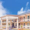 Exterior of Days Inn by Wyndham Lavonia