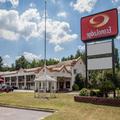 Exterior of Econo Lodge