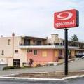 Exterior of Econo Lodge Bradford South