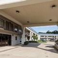 Exterior of Econo Lodge Grenada
