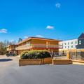 Photo of Econo Lodge Inn & Suites Macon West