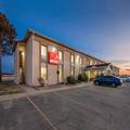 Exterior of Econo Lodge Lexington
