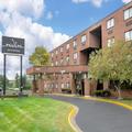Exterior of Envision Hotel St. Paul South