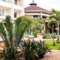 Exterior of Fairway Hotel & Spa
