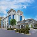 Exterior of Hampton Inn Memphis-Poplar