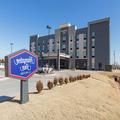 Exterior of Hampton Inn Mustang
