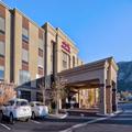 Exterior of Hampton Inn & Suites Rifle