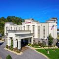Exterior of Hampton Inn Van Buren