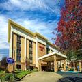 Exterior of Hampton Inn Wheeling
