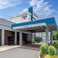 Exterior of Hampton Inn Woodbridge