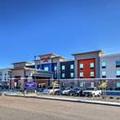 Exterior of Hampton Inn by Hilton Fresno Airport