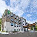 Exterior of Holiday Inn Exp Stes Painesville
