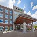 Exterior of Holiday Inn Express Airport South