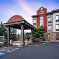 Exterior of Holiday Inn Express Portland South Lake Oswego