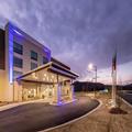 Photo of Holiday Inn Express & Suites
