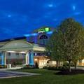 Exterior of Holiday Inn Express & Suites Marion by IHG