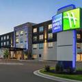 Exterior of Holiday Inn Express & Suites Rhinelander
