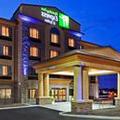 Exterior of Holiday Inn Express & Suites Syracuse North