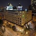 Exterior of Holiday Inn Montreal Centre Ville Downtown