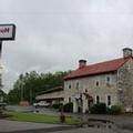 Exterior of Hometown Inn Staunton
