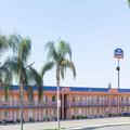 Exterior of Howard Johnson by Wyndham Bakersfield
