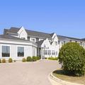 Exterior of Howard Johnson by Wyndham Gananoque